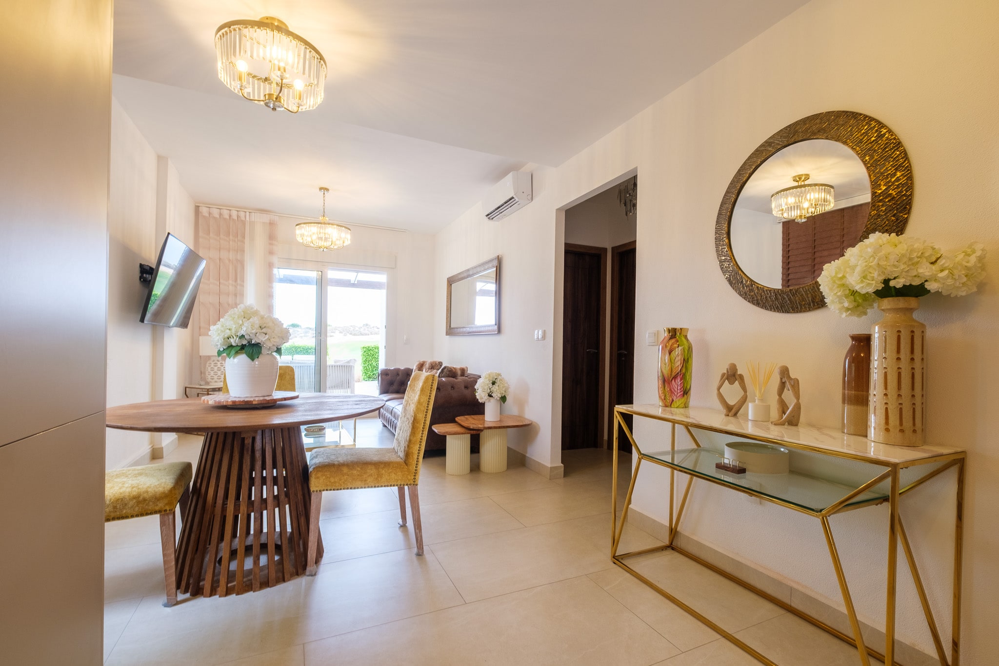 Sol · Living and dining area