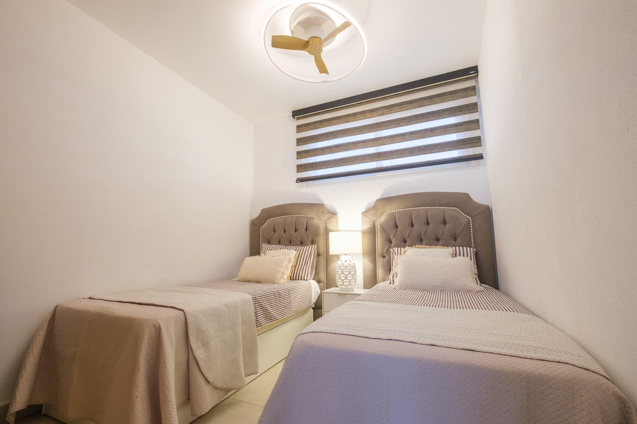 Sol · Twin bedroom
